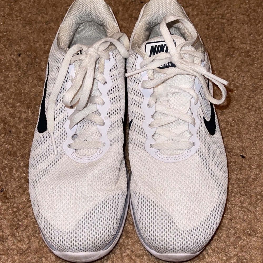 Nike women’s sneakers